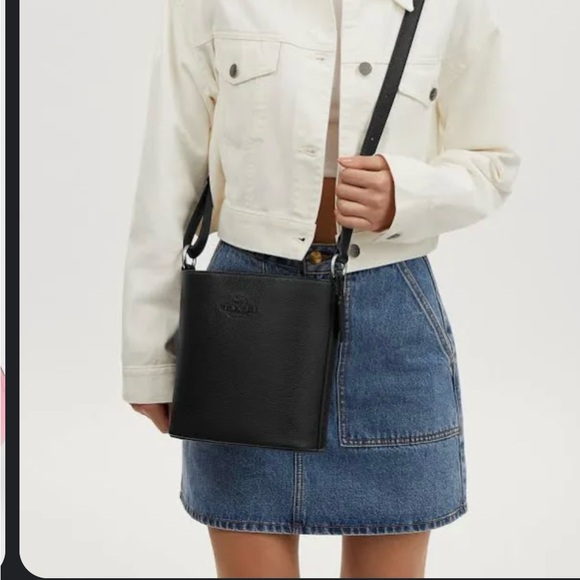 NWT Coach Sofia Bucket Bag! Love this bag but haven’t carried it. - Picture 6 of 7